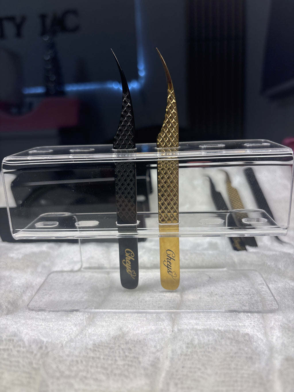 Curve |isolation tweezer