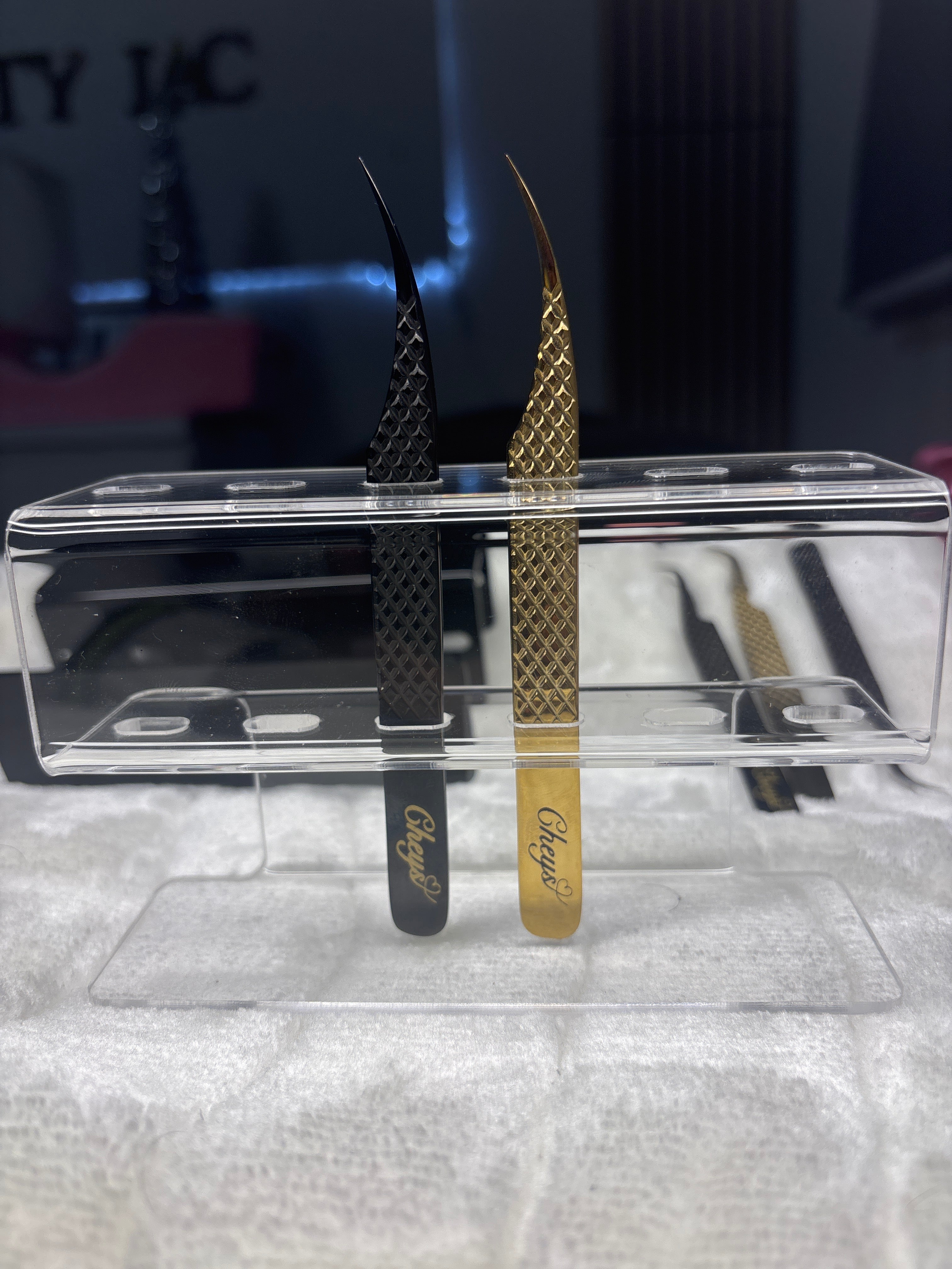 Curve |isolation tweezer